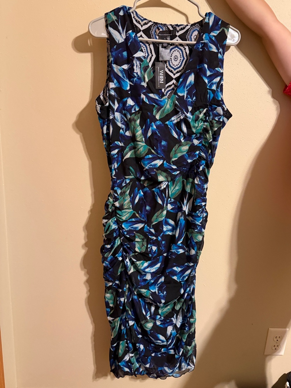 White House Black Market Blue & Green Leaf Print Sleeveless Sheath Dress